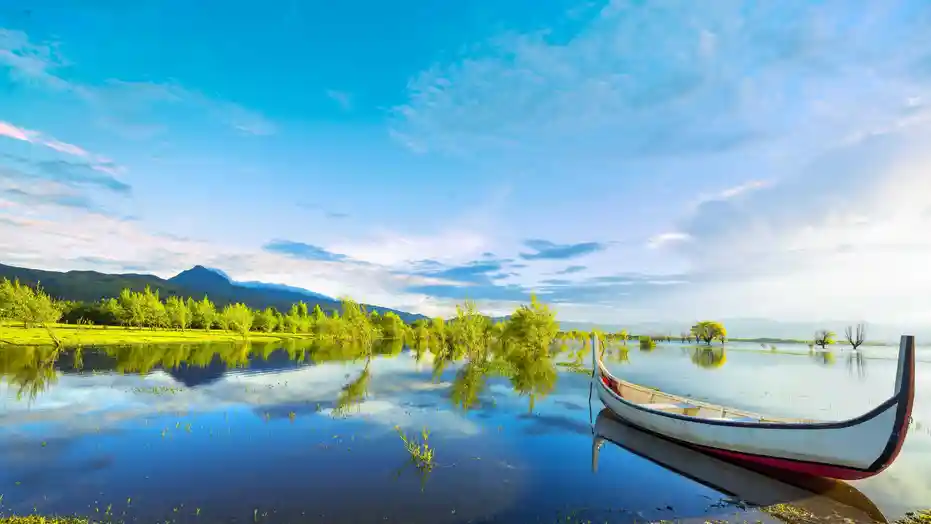 Lashihai Wetland Travel Guide: Best Time to Visit and Things to Do