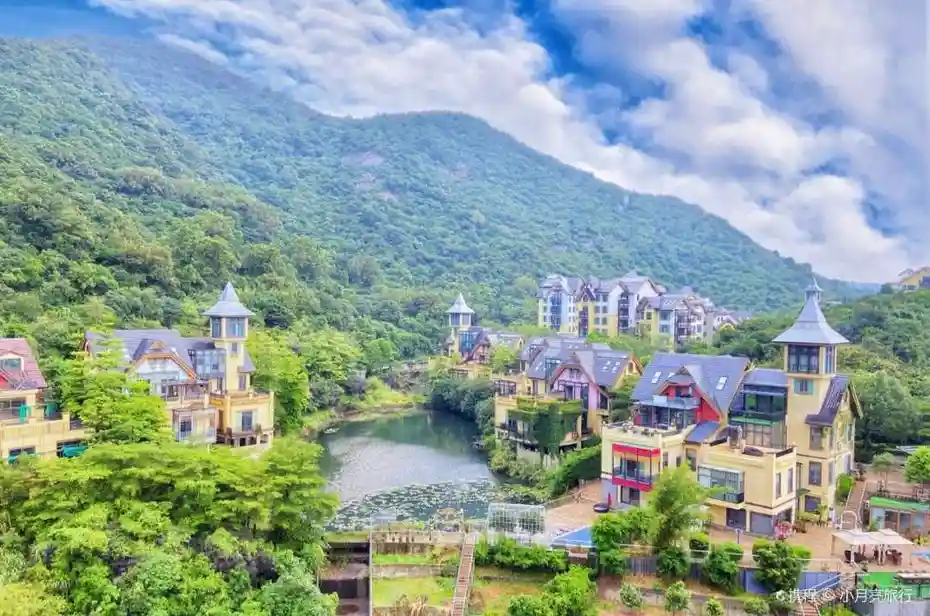 Overseas Chinese Town East